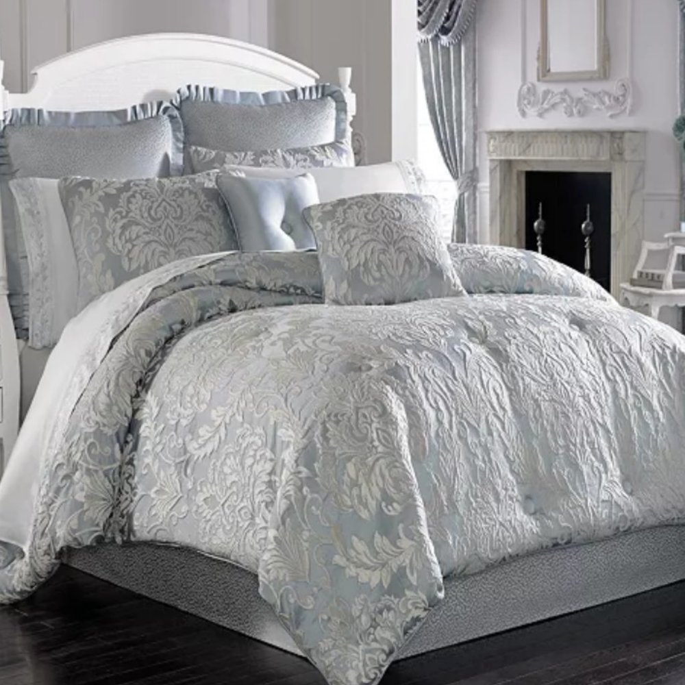 Five Queens Court Comforter Set